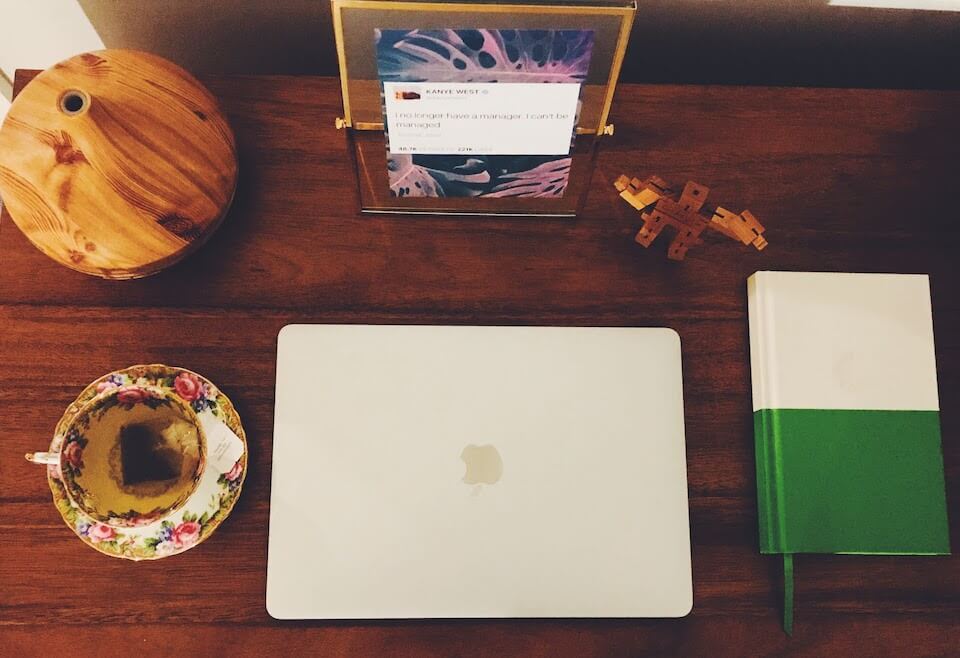Caitie Lyden's super-cute desk setup