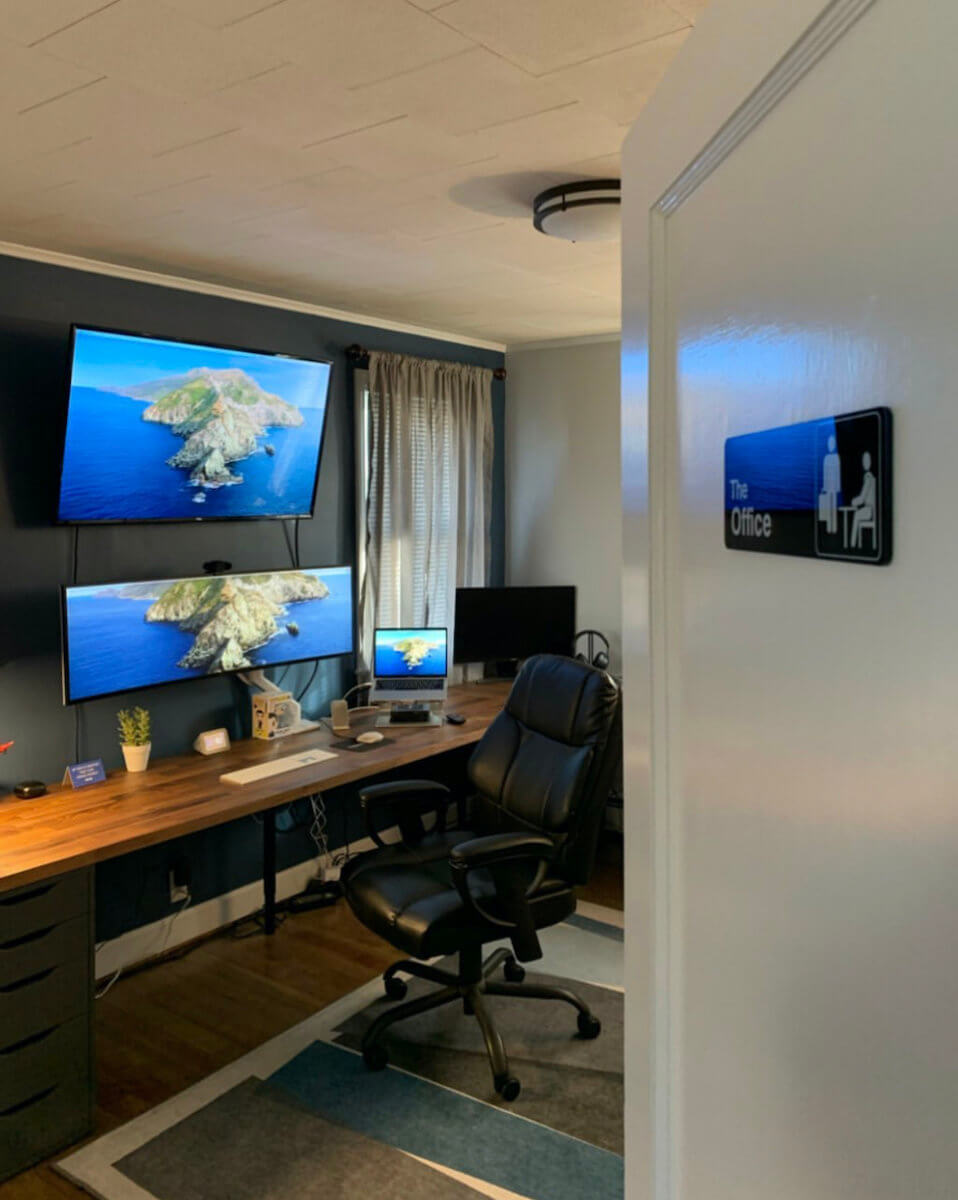 Ryan Brady's "The Office"-themed ... office.